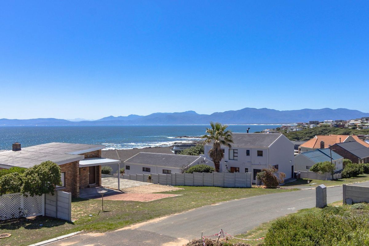 Luxurious, Brand New De Kelders Home - Photo 2