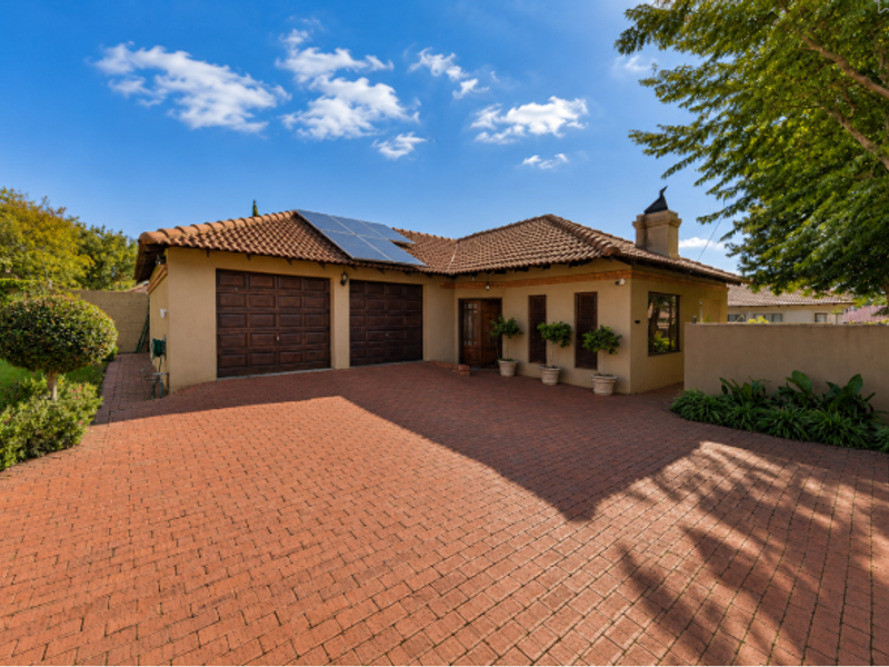 Single-level three bedroom duet in quiet crescent - Moreleta Park - Photo 2