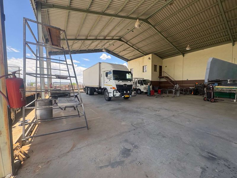 Offices & Warehouse to Let in Lafrenz Industrial Area - Photo 6