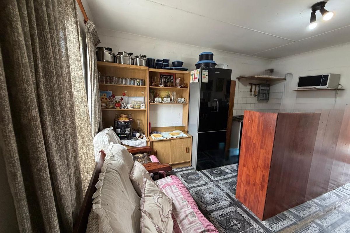 2 Bedroom Starter Home for Small Family - Photo 4