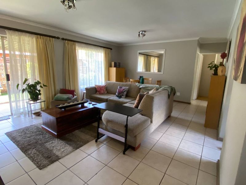 2 Bedroom Townhouse for Sale in Pierre Van Ryneveld. - Photo 4