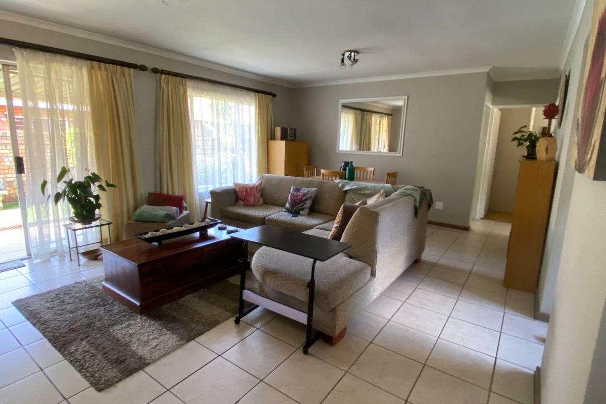 2 Bedroom Townhouse for Sale in Pierre Van Ryneveld. - Photo 4