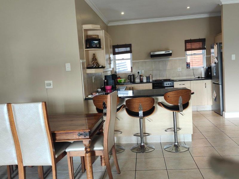 Investor’s Dream: 3-Bed, 2-Bath Duplex on Golf Estate - Photo 8