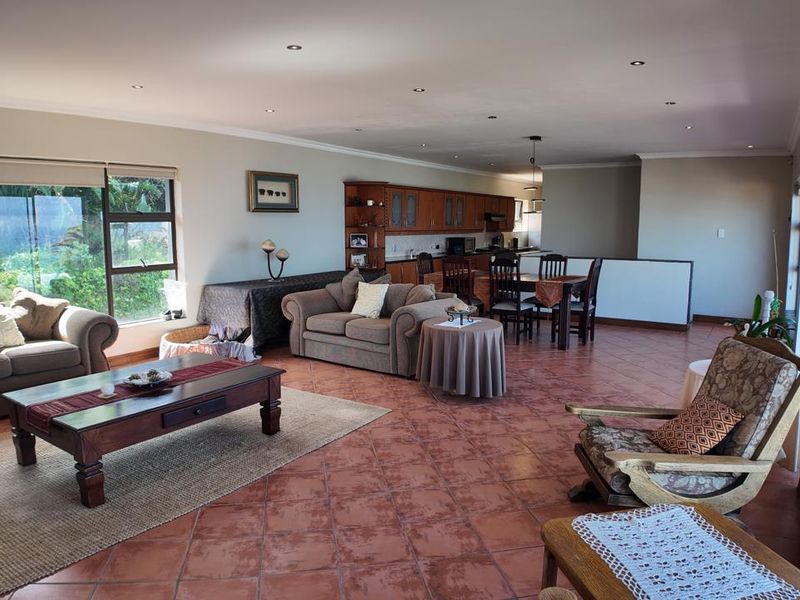 Charming Family Home  in Dwarswegstrand, Garden Route - Photo 4