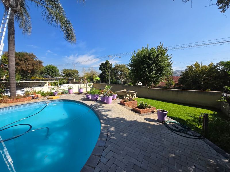Spacious 3-Bed Family Home with Pool & Scenic Views in Glenanda - Photo 3
