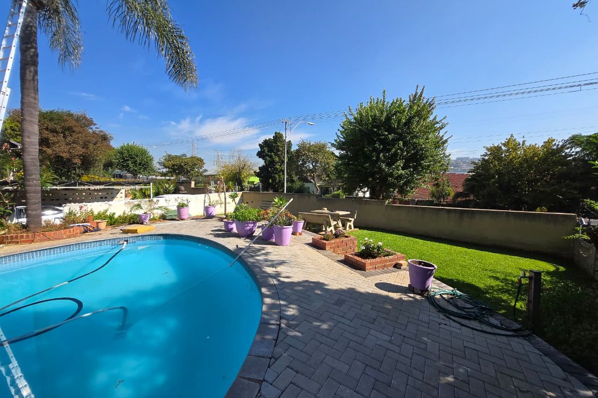 Spacious 3-Bed Family Home with Pool & Scenic Views in Glenanda - Photo 3