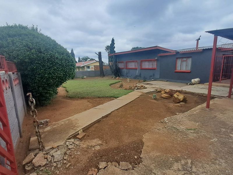 3 Bedroom For Sale In Estera Germiston - Photo 2