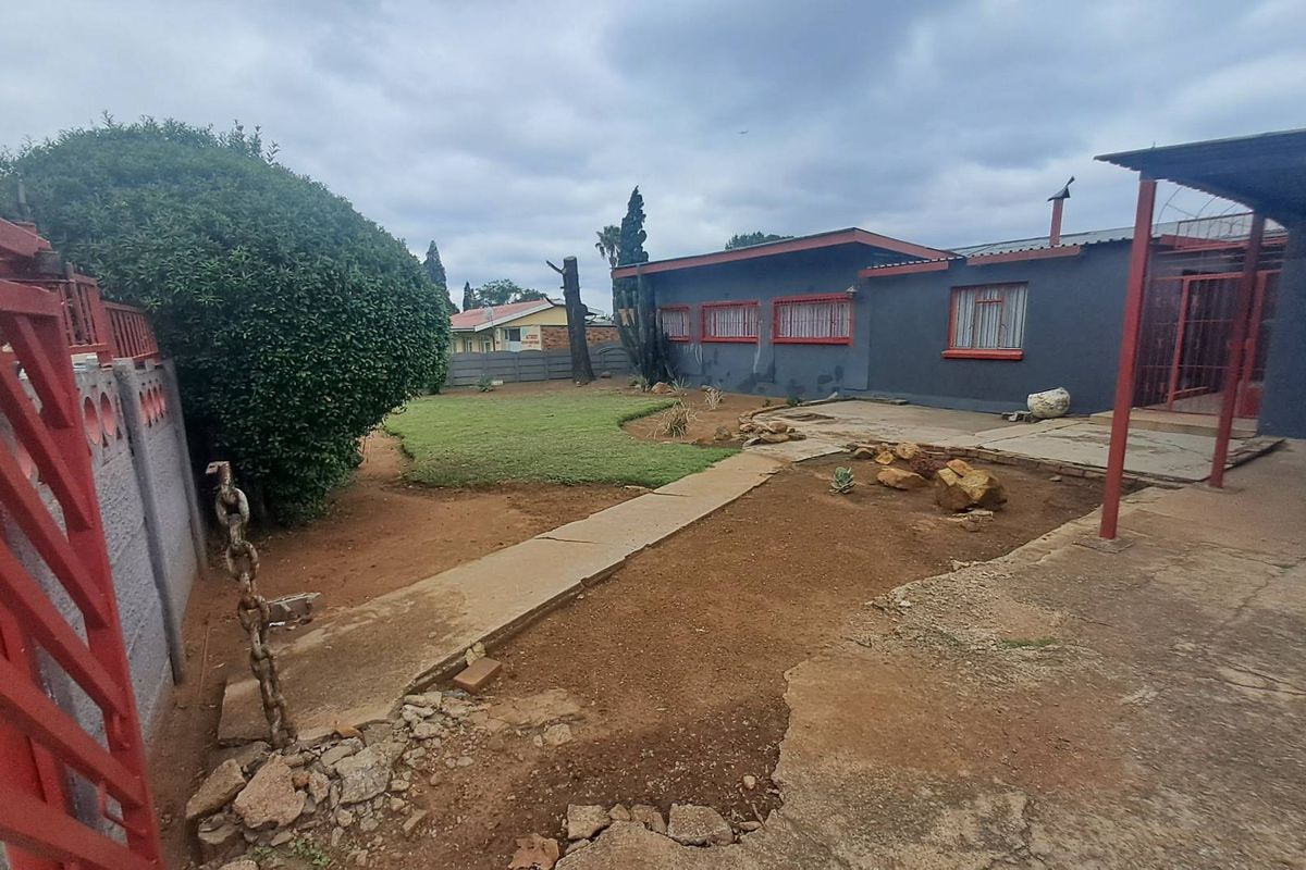 3 Bedroom For Sale In Estera Germiston - Photo 2