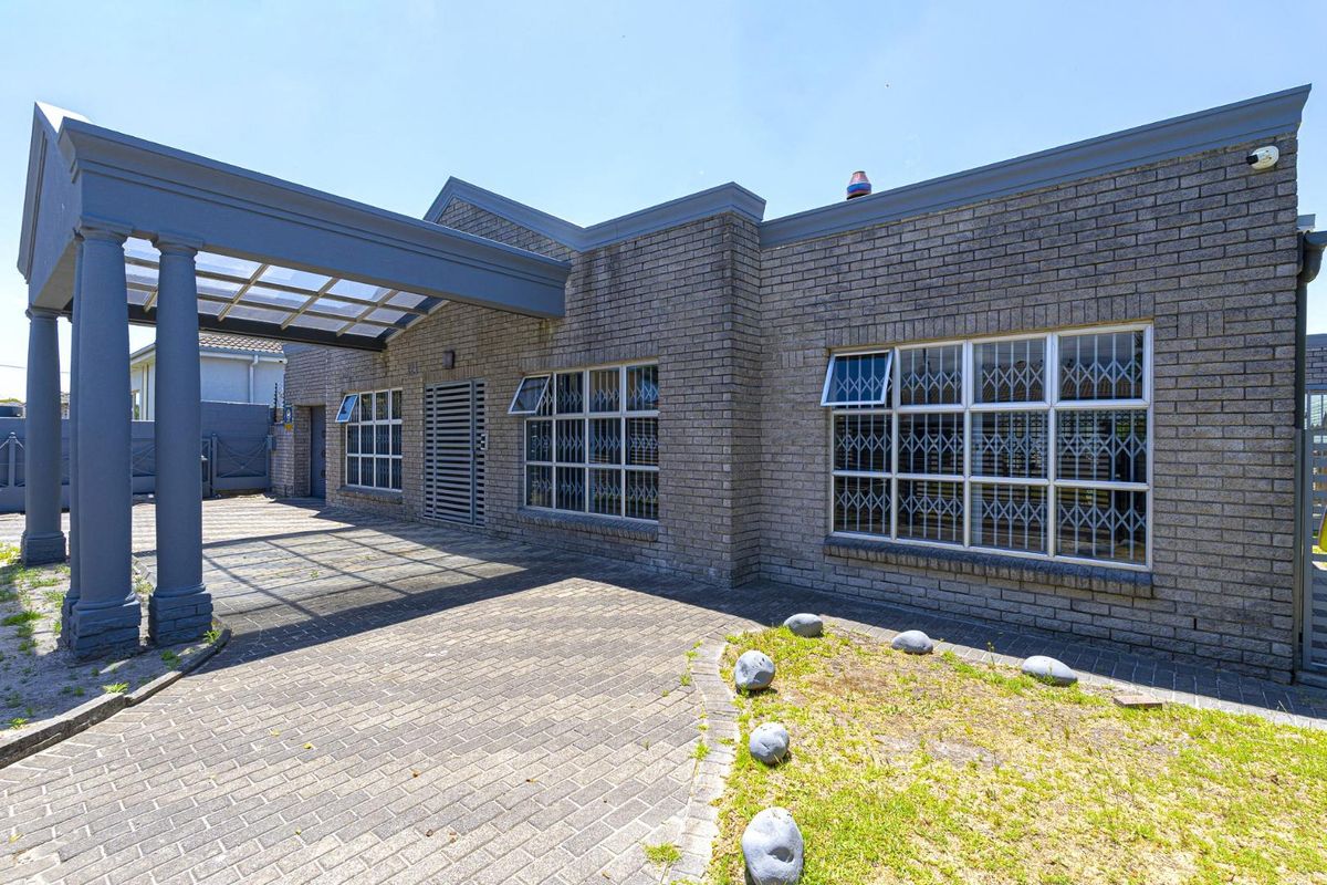 A Prestigious Rondebosch East Gem – Contemporary Elegance on a 620sqm Erf - Photo 3