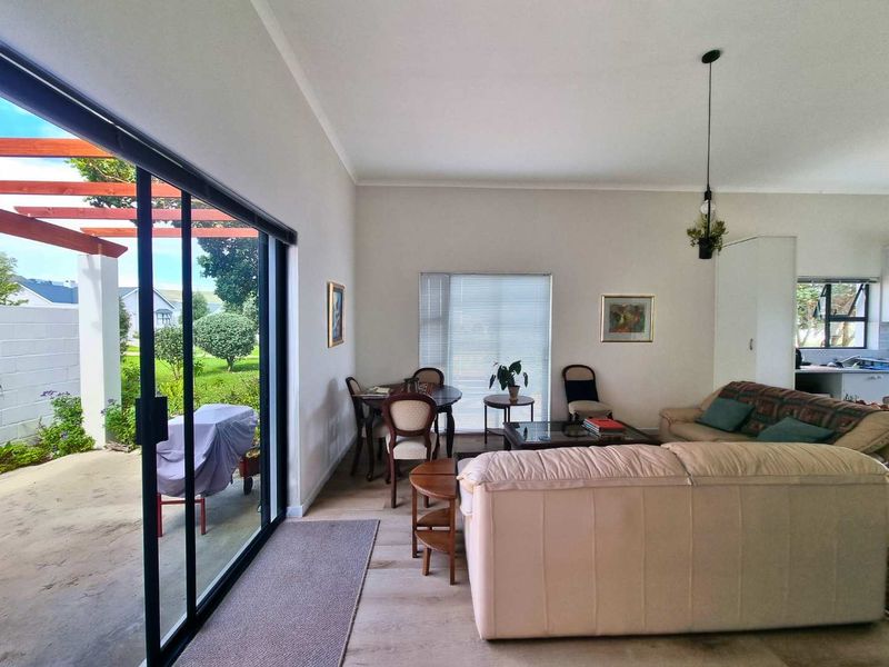 Effortless Living in The Avenues Estate, Sandbaai - Photo 3