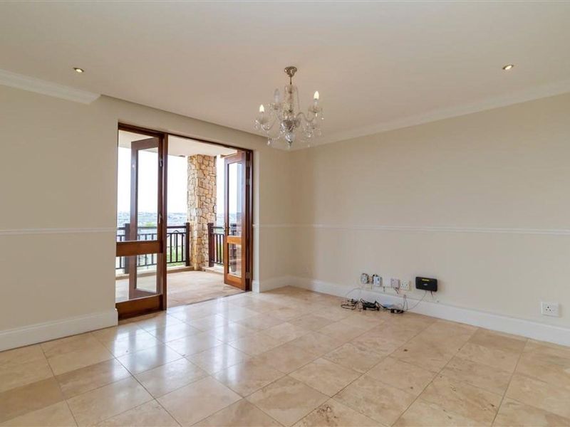 Lovely upmarket apartment - Photo 2