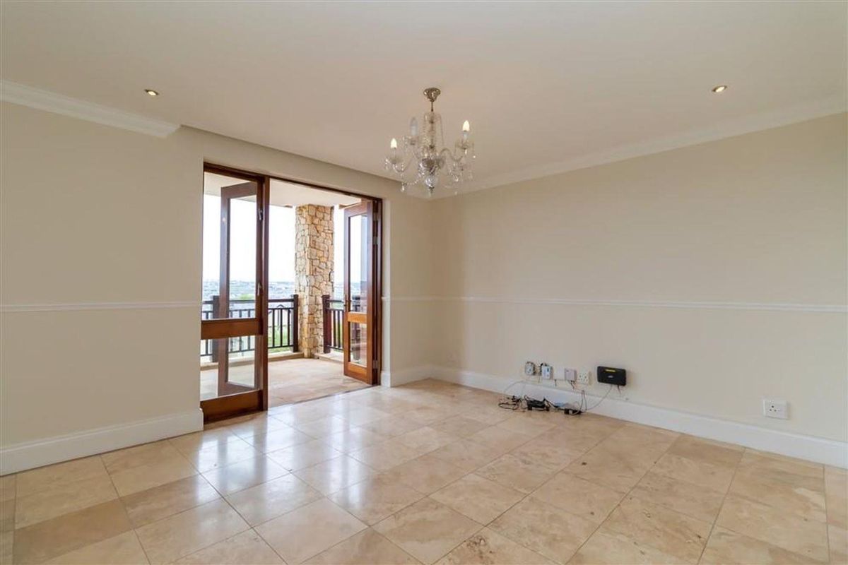 Lovely upmarket apartment - Photo 2