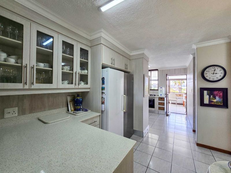 Breathtaking views - true gem. Modern apartment in Stilbaai-Wes. - Photo 5