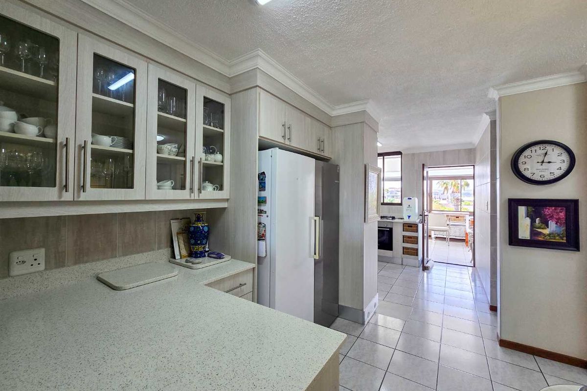 Breathtaking views - true gem. Modern apartment in Stilbaai-Wes. - Photo 5
