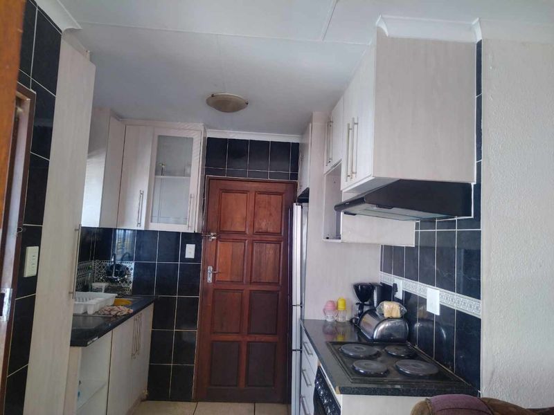 2 bedrooms house for sale in Soshanguve VV - Photo 4