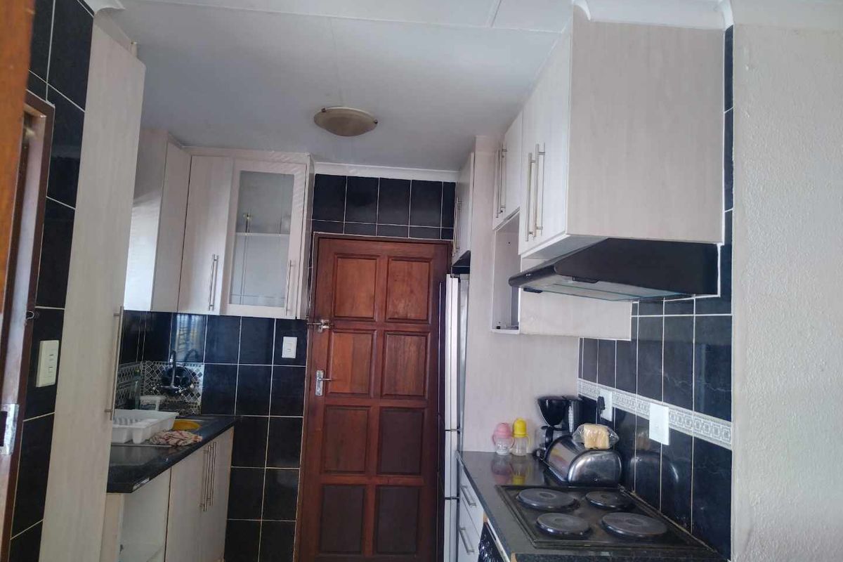 2 bedrooms house for sale in Soshanguve VV - Photo 4