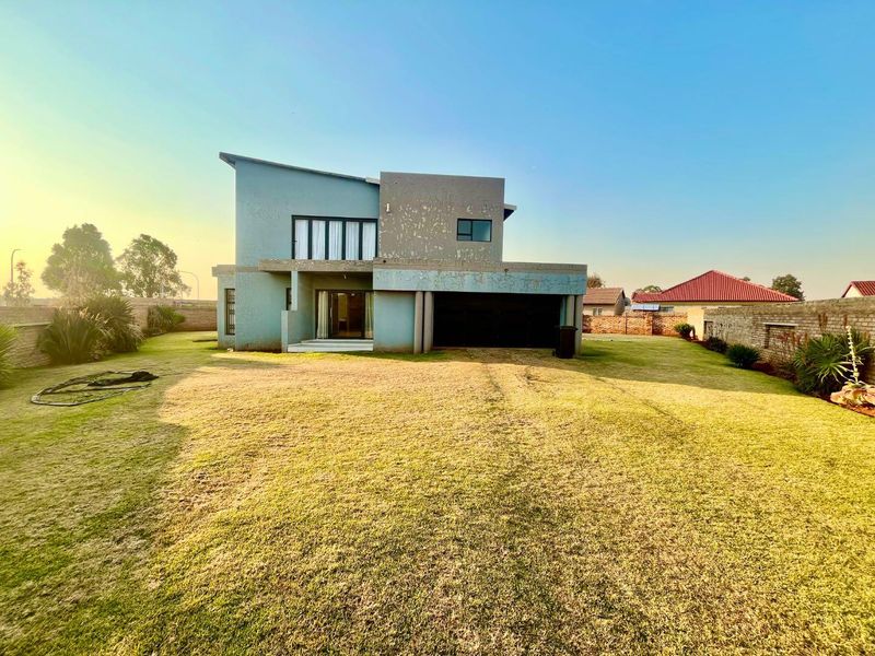 4 Bedroom Double Storey - Photo 1