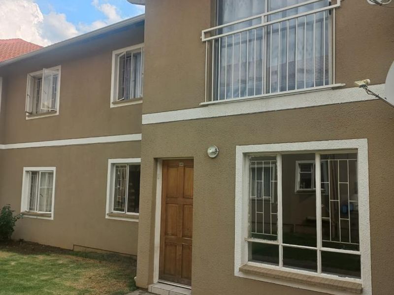 2 Bed, 1st floor corner unit, 24/h security & modern unit! - Photo 1