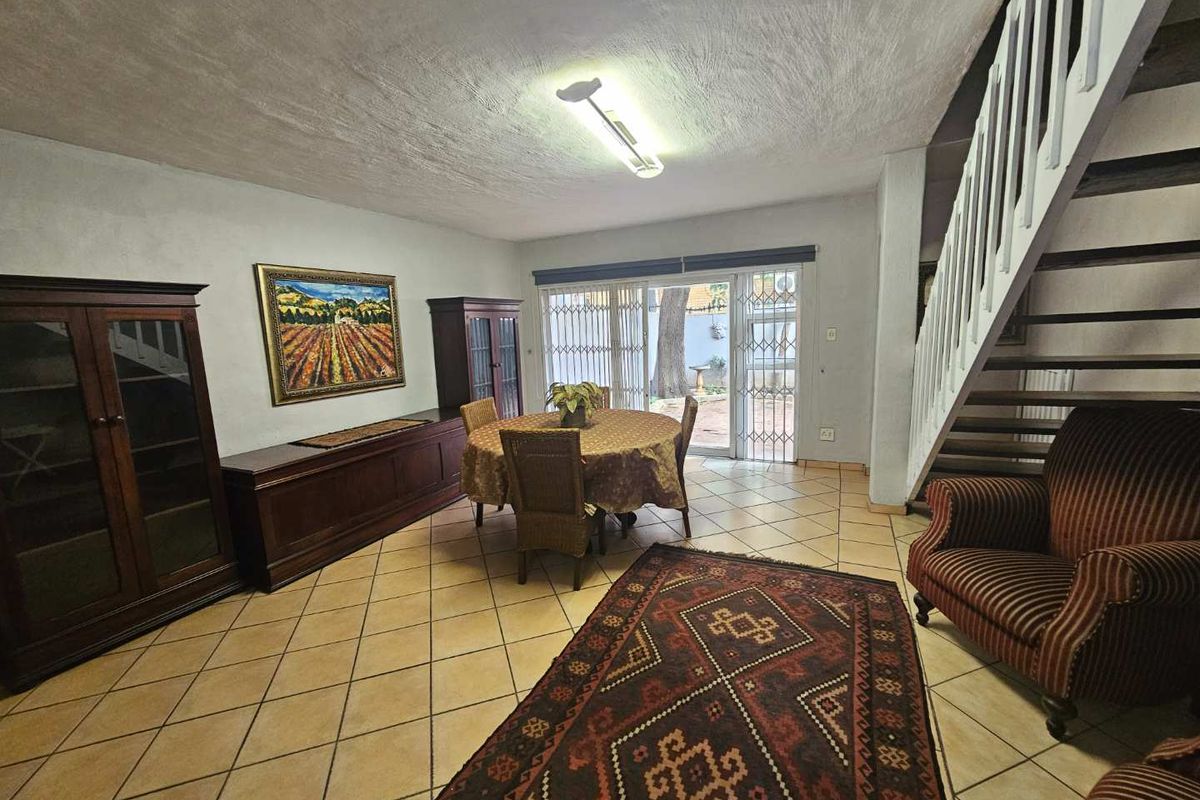 Furnished, modern, spacious 2-Bedroom Duplex Apartment in Villa La Mancha Complex in Brooklyn - Photo 4