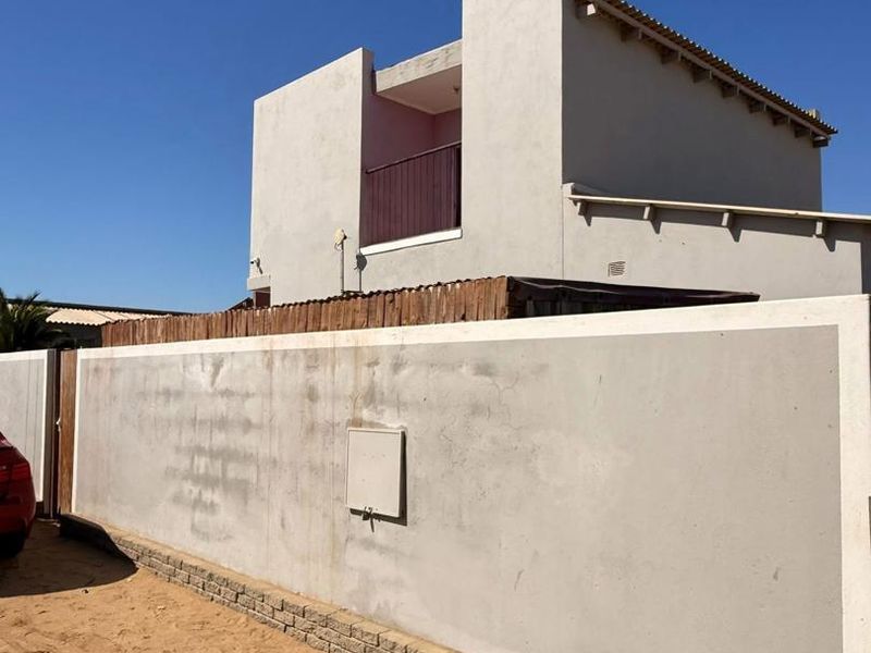 FOR SALE:4 bedrooms double story house plus 4 rental rooms for sale in Mondesa, Swakopmund , Selling price N$1270,000 cost included. Perfect for investment. - Photo 8