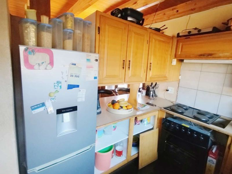 "Double-Story Delight: Perfect for Family Living!" - Photo 2