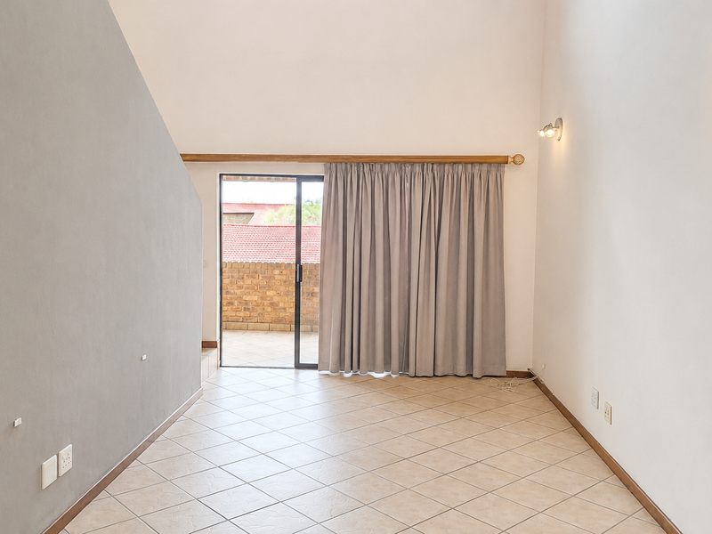 Beautiful 3 Bedroom Townhouse With Loft - Photo 10
