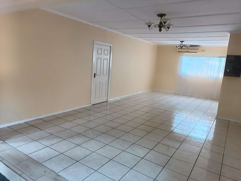 🏡 Spacious 4-Bedroom Family Home with Separate Flatlet to Rent in Lincoln Meade - Photo 7