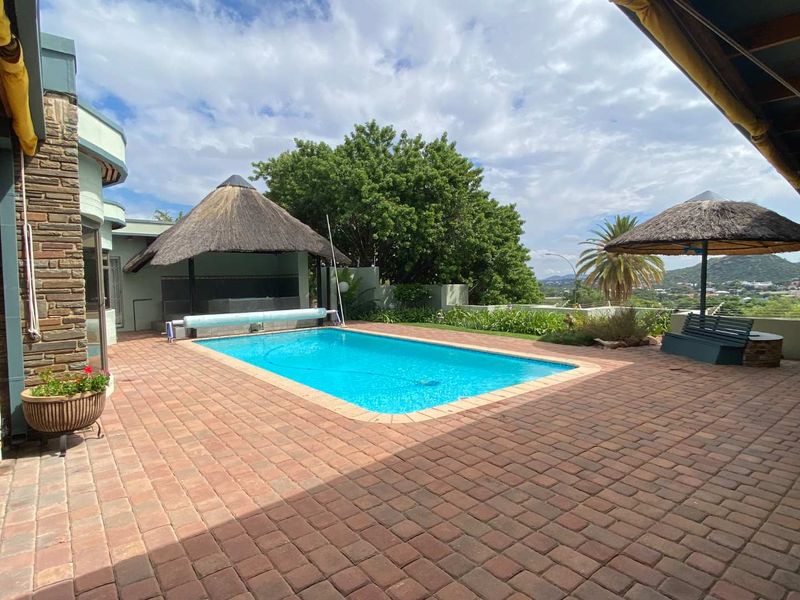 4 Bedroom house with flat and much more - Photo 5