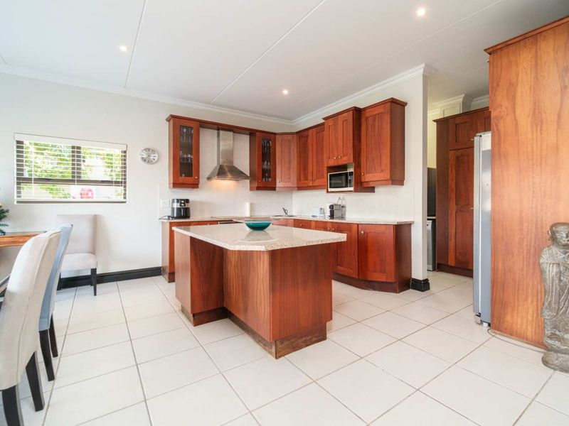 Experience exclusive coastal living in this luxurious, lock-up-and-go apartment within the prestigious Zimbali Coastal Resort. - Photo 6