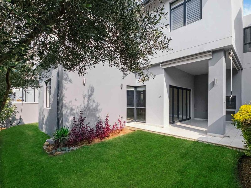 IMMACULATE 4 BEDROOM 3 BATHROOM CLUSTER HOME FOR SALE IN FOURWAYS - Photo 2