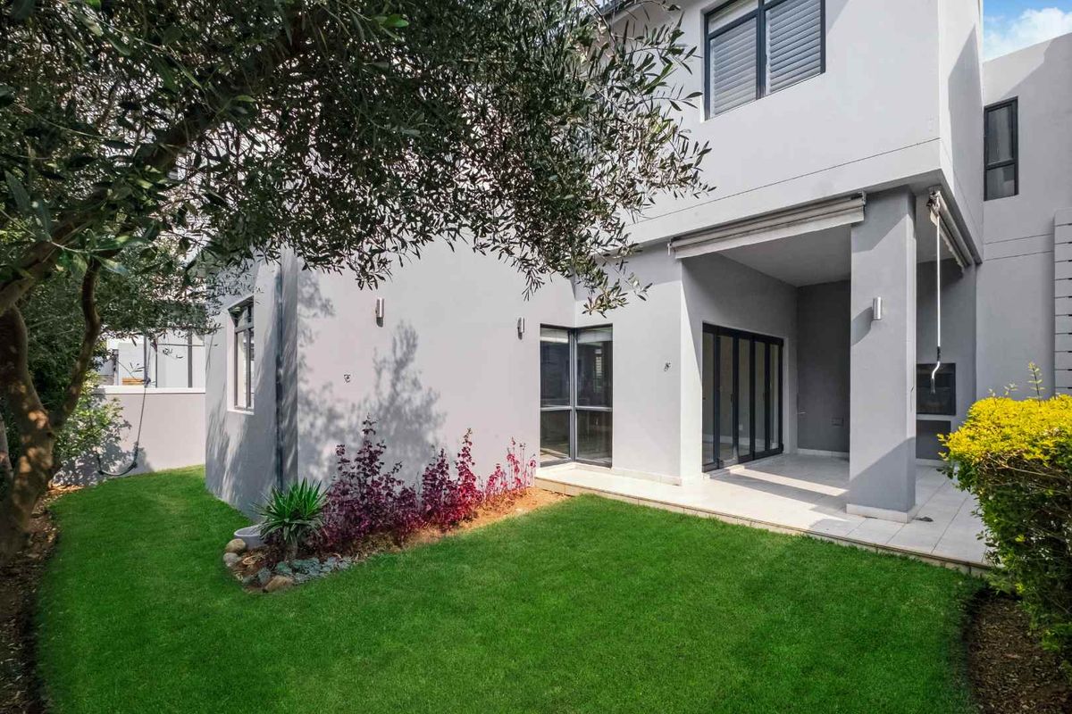 IMMACULATE 4 BEDROOM 3 BATHROOM CLUSTER HOME FOR SALE IN FOURWAYS - Photo 2