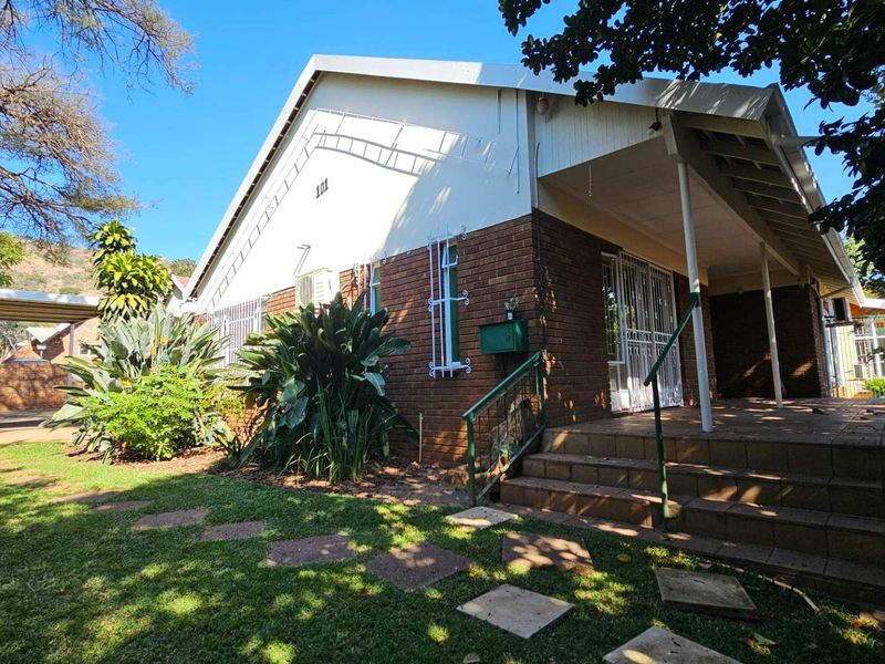 Huge House with Offices For Sale - Photo 3