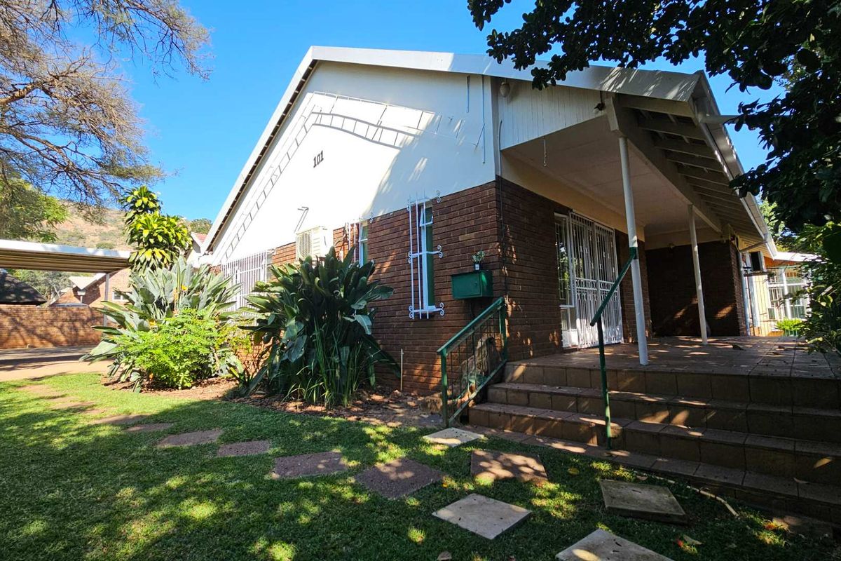 Huge House with Offices For Sale - Photo 3