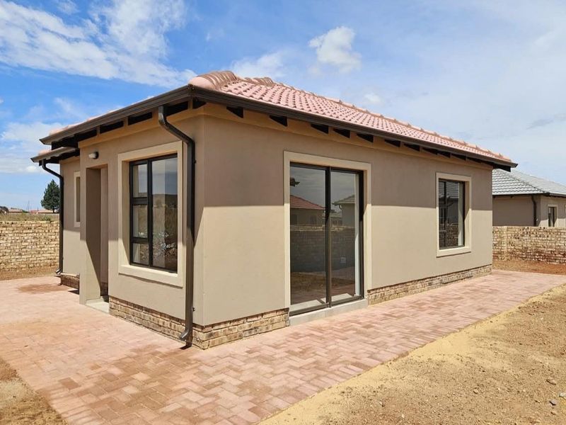 Own a full title home from just R7 500 per month across 3 exciting new developments to choose from. - Photo 1