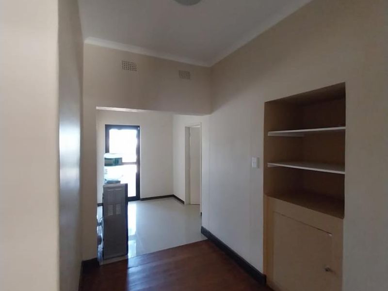 Office to Let - Photo 9