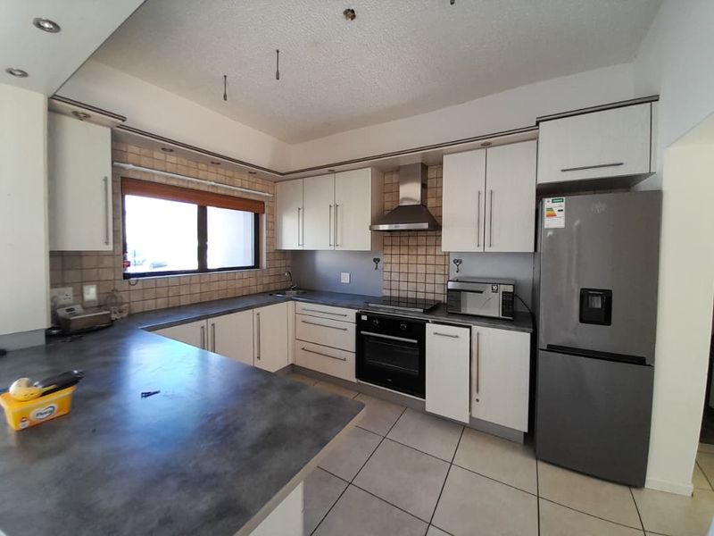 Freestanding Family Home to Rent - Photo 4