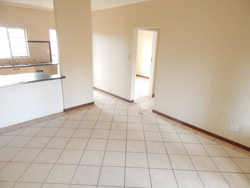 2 Bedroom top unit in Mooikloof Ridge for Sale - Photo 4
