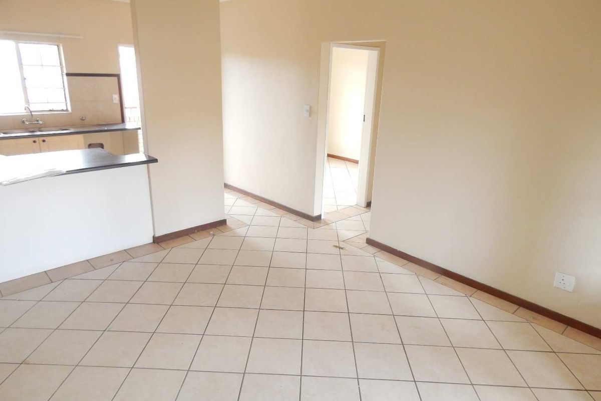 2 Bedroom top unit in Mooikloof Ridge for Sale - Photo 4