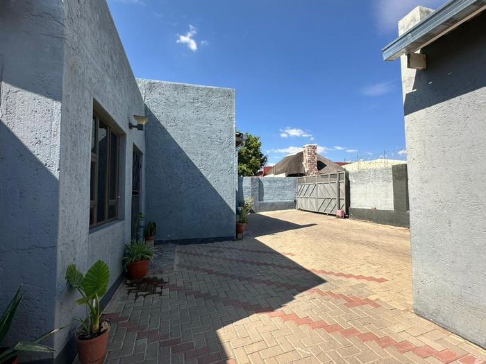 Property #2350284, House Sold in Otjomuise Ext 4