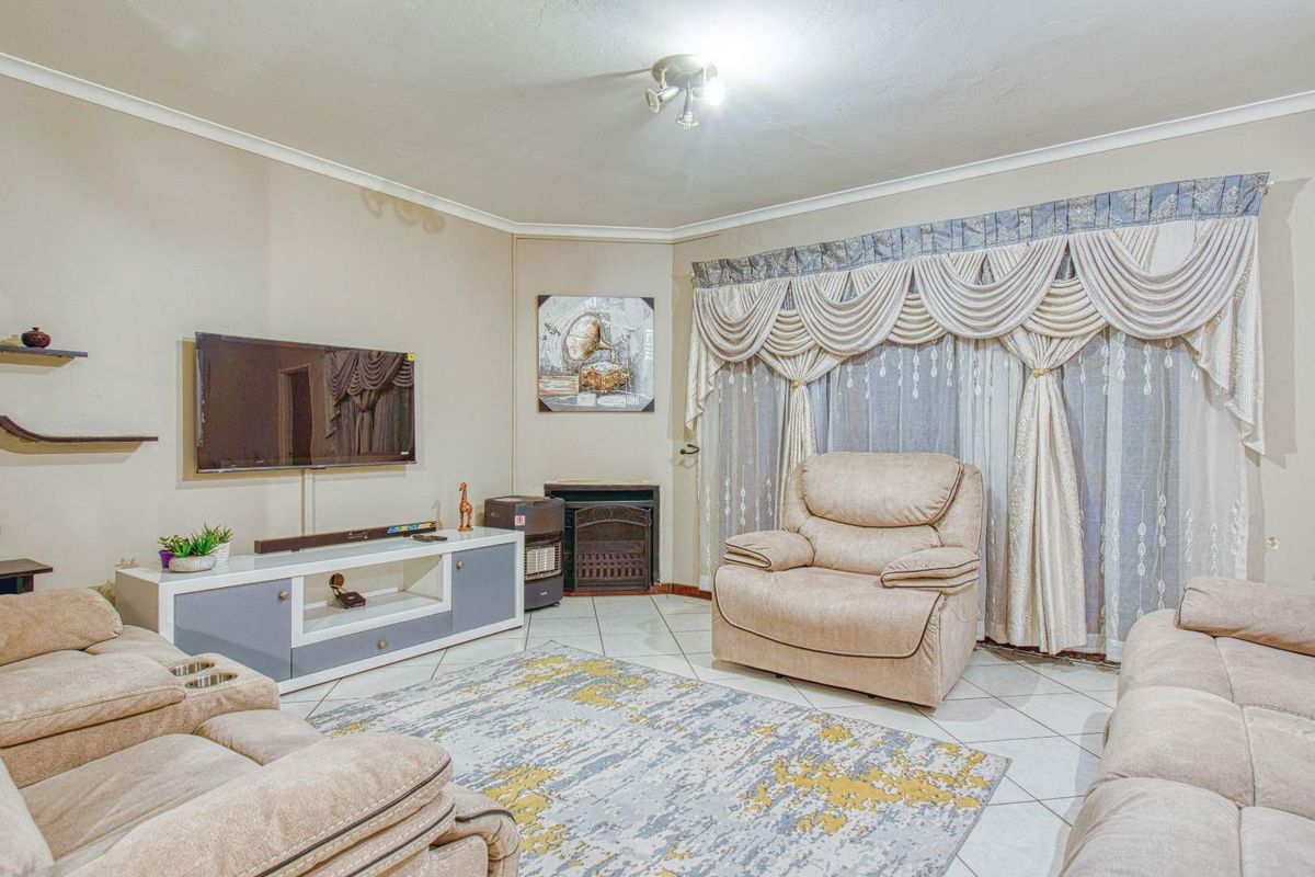 Lovely ground floor pet-friendly unit in secure complex - Photo 5