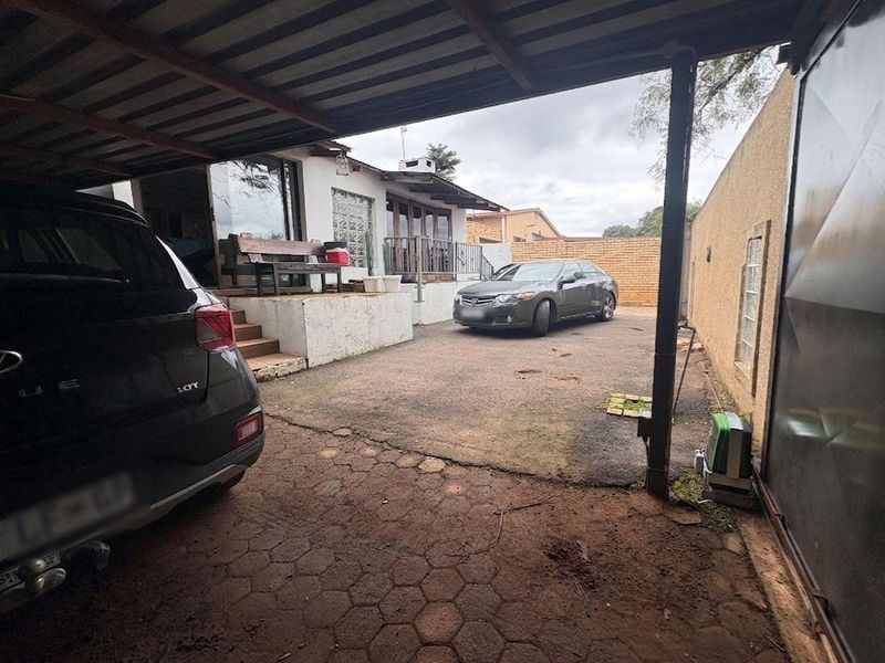 3 bedroom, 2 bathroom house with 2 Flatlets - Photo 3