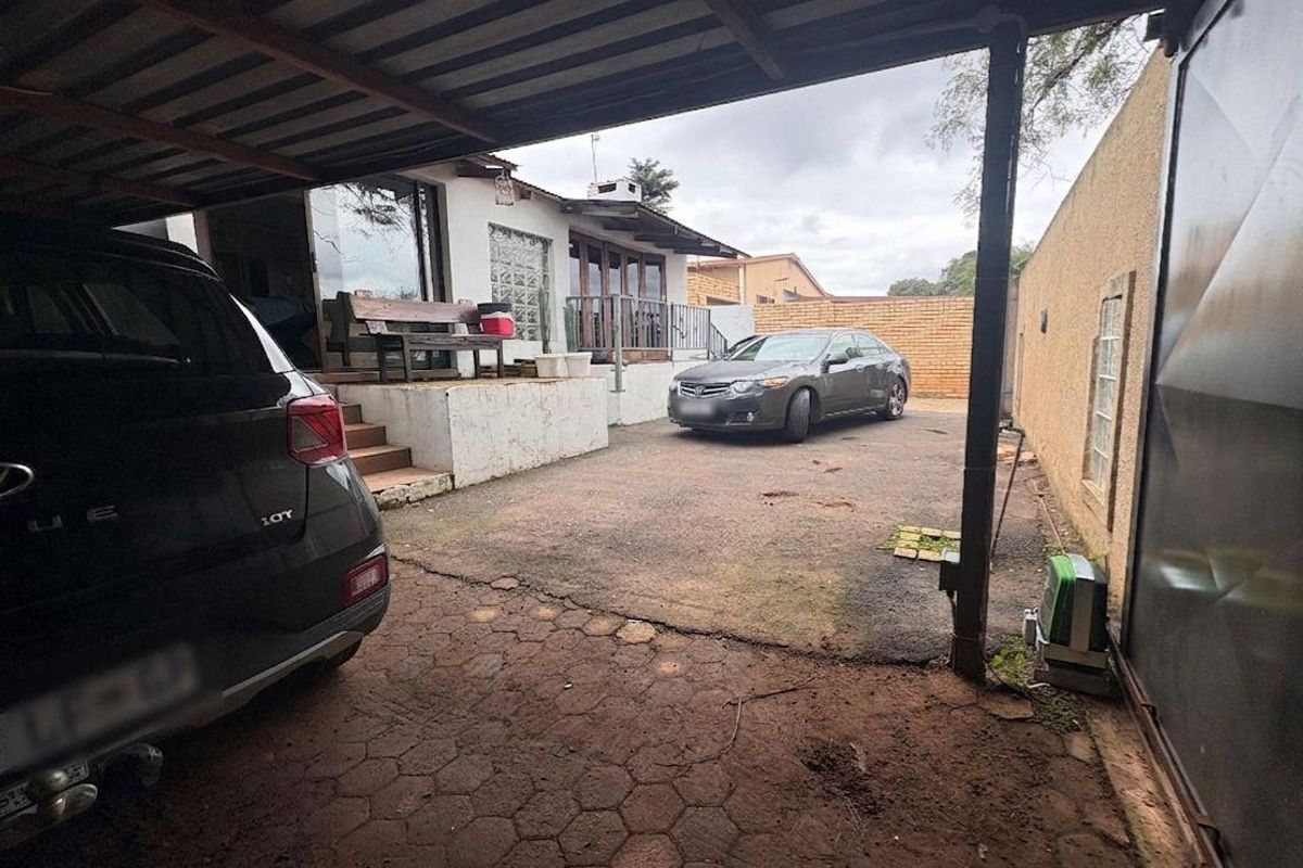 3 bedroom, 2 bathroom house with 2 Flatlets - Photo 3