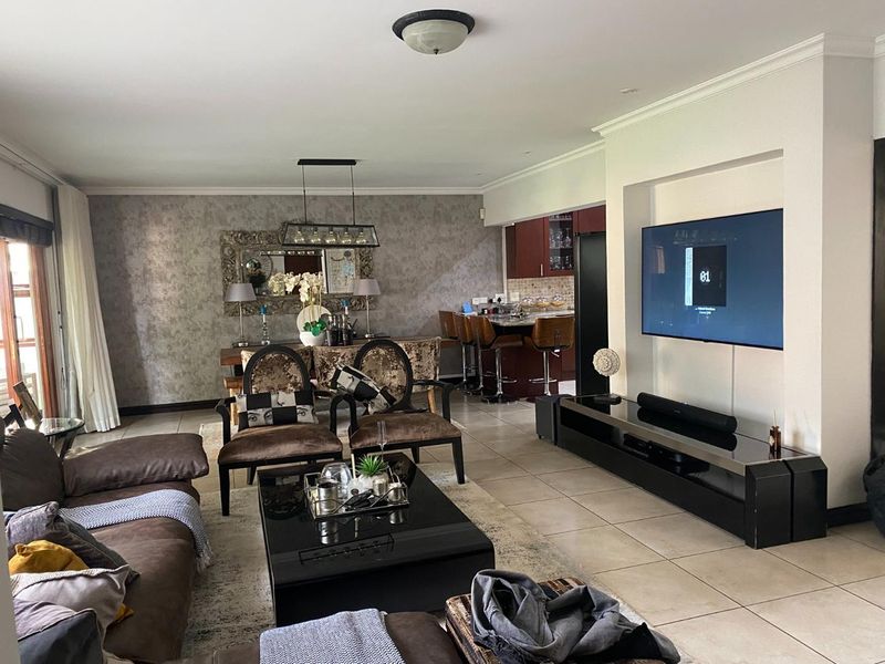 Spacious family home in secure Estate - Photo 7