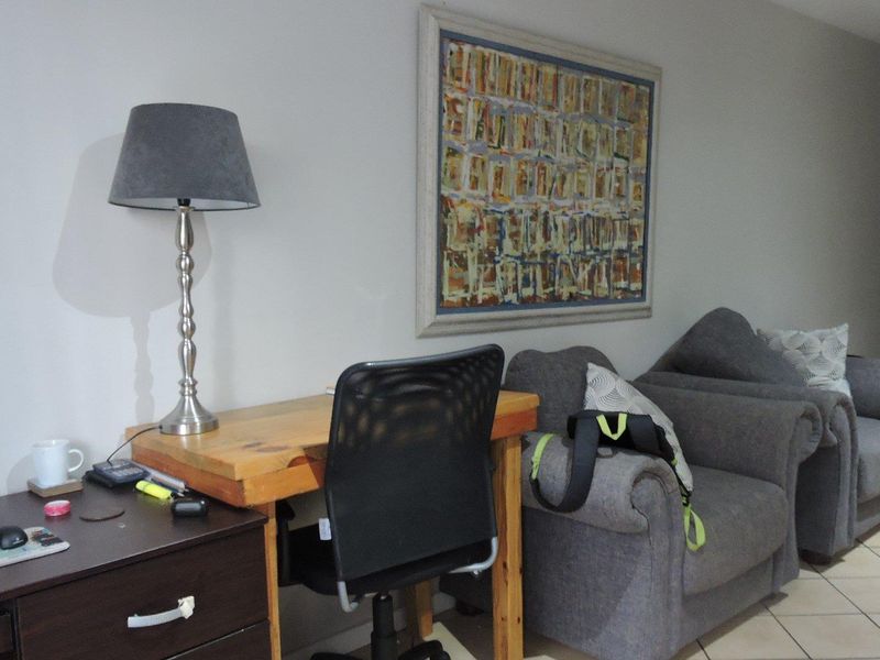 Charming furnished 2-Bedroom simplex - Photo 8