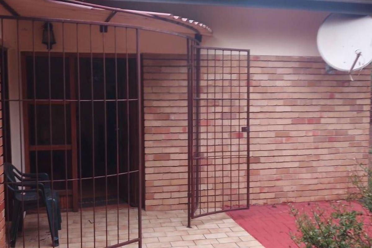 well located bisiness right very neat property - Photo 2