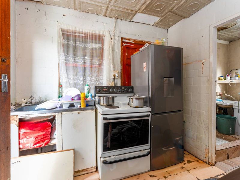 2-Bedroom Fixer-Upper in Hibiscus Close, Ocean View - Photo 6