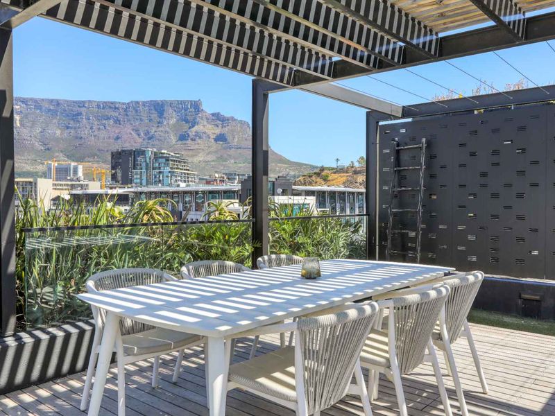 LUXURY PENTHOUSE: PRIVATE ROOFTOP POOL TERRACE & PANORAMIC TABLE MOUNTAIN VIEWS - Photo 2