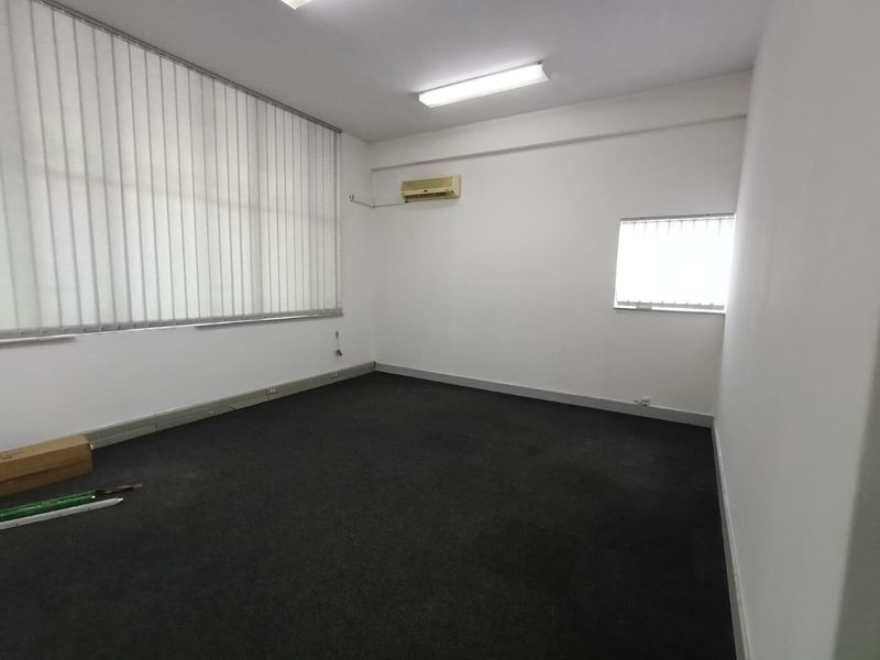 TO LET | SECURE OFFICE FACILITY – PRIME ACCESS | PROFESSIONAL SETTING - Photo 4