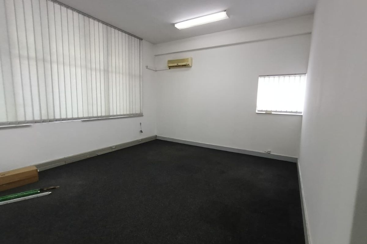 TO LET | SECURE OFFICE FACILITY – PRIME ACCESS | PROFESSIONAL SETTING - Photo 4