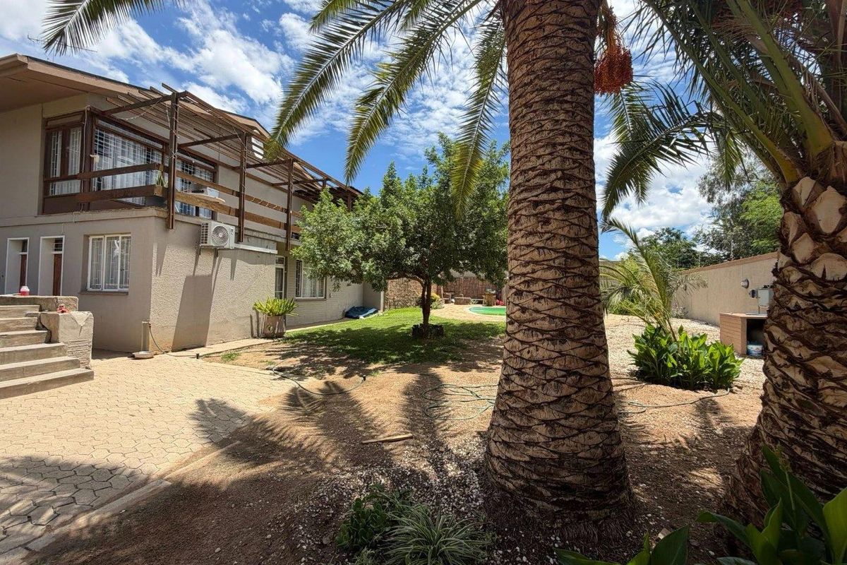 4 Bedroom House For Sale in Old Pionierspark - Photo 5